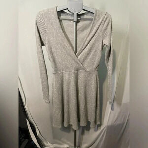 Urban Outfitters Dress Size Medium‎ Ribbed Knit Skater Gray V Neck Mini B11